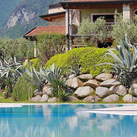 Residence "Borgo Le Torri" Toscolano Maderno Ngoại thất bức ảnh