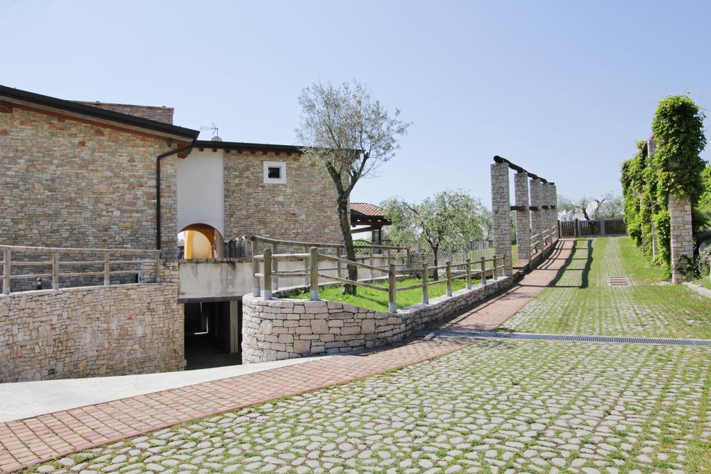 Residence "Borgo Le Torri" Toscolano Maderno Ngoại thất bức ảnh